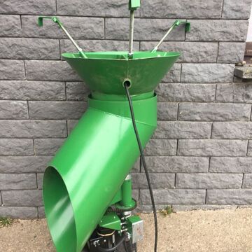 Getreide-Verteiler, schwenkbares Einlaufrohr